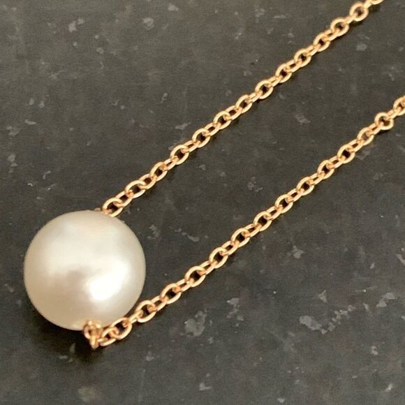 Single Floating Faux Pearl Necklace with Gold Chain – Minimalist, Great Gift NEW - Picture 3 of 9